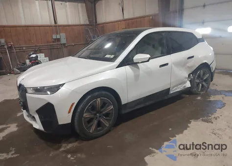 2025 BMW Ix xDrive50 z USA, uszkodzony, nr VIN WB523CF00SCT27830